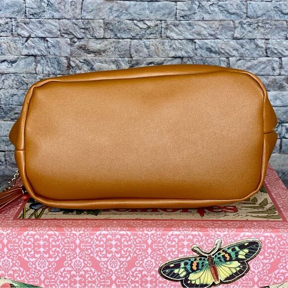 Loulu Beige Tote Bag NWOT Converts to Crossbody Bag Strap Included - Picture 5 of 8